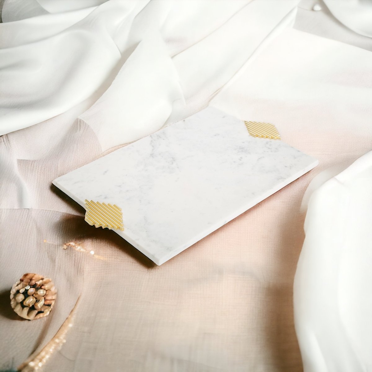 Marmor Challah bakke med guld symmetrisk design - Luxware DK