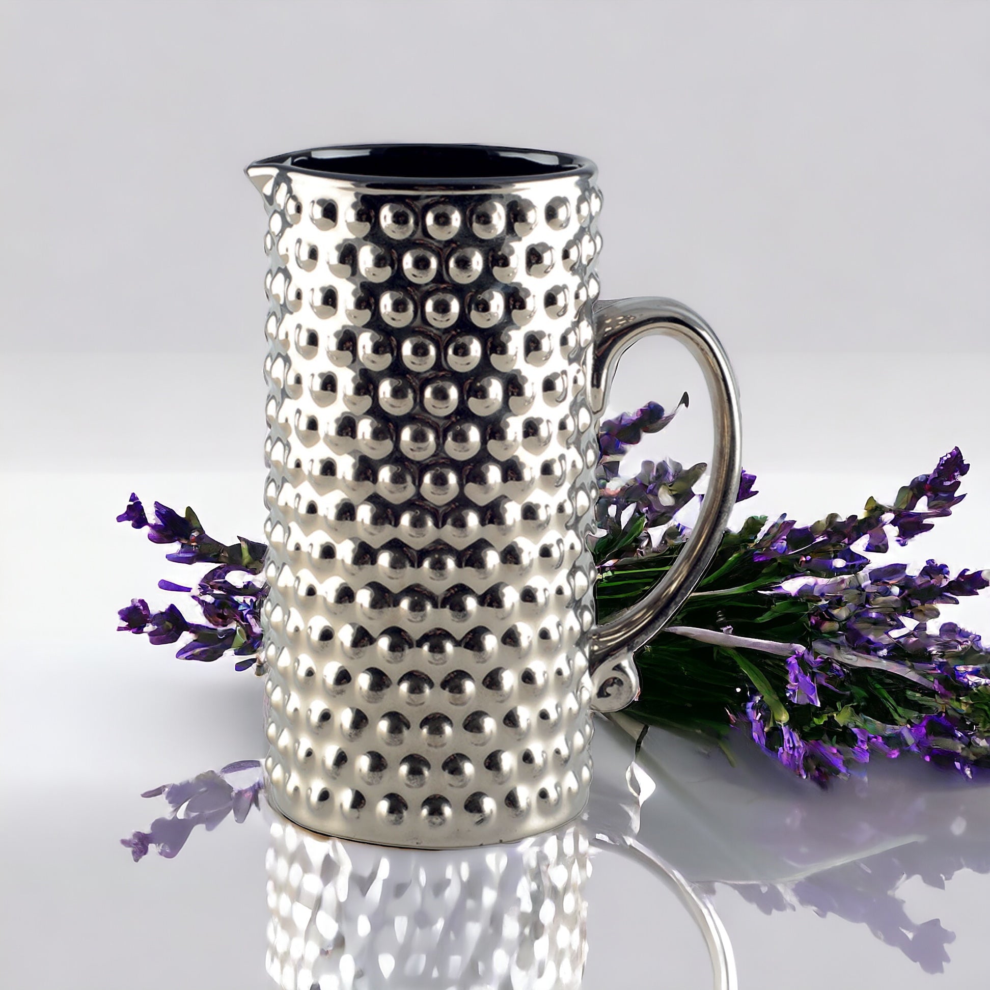 Water jug ​​in silver